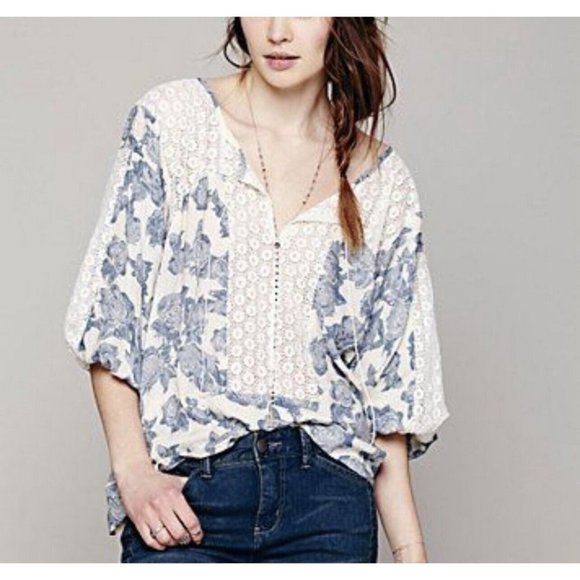 Free People Tops - Free People Women Moon River Blouse Size L Blue White Peasant Floral Roses